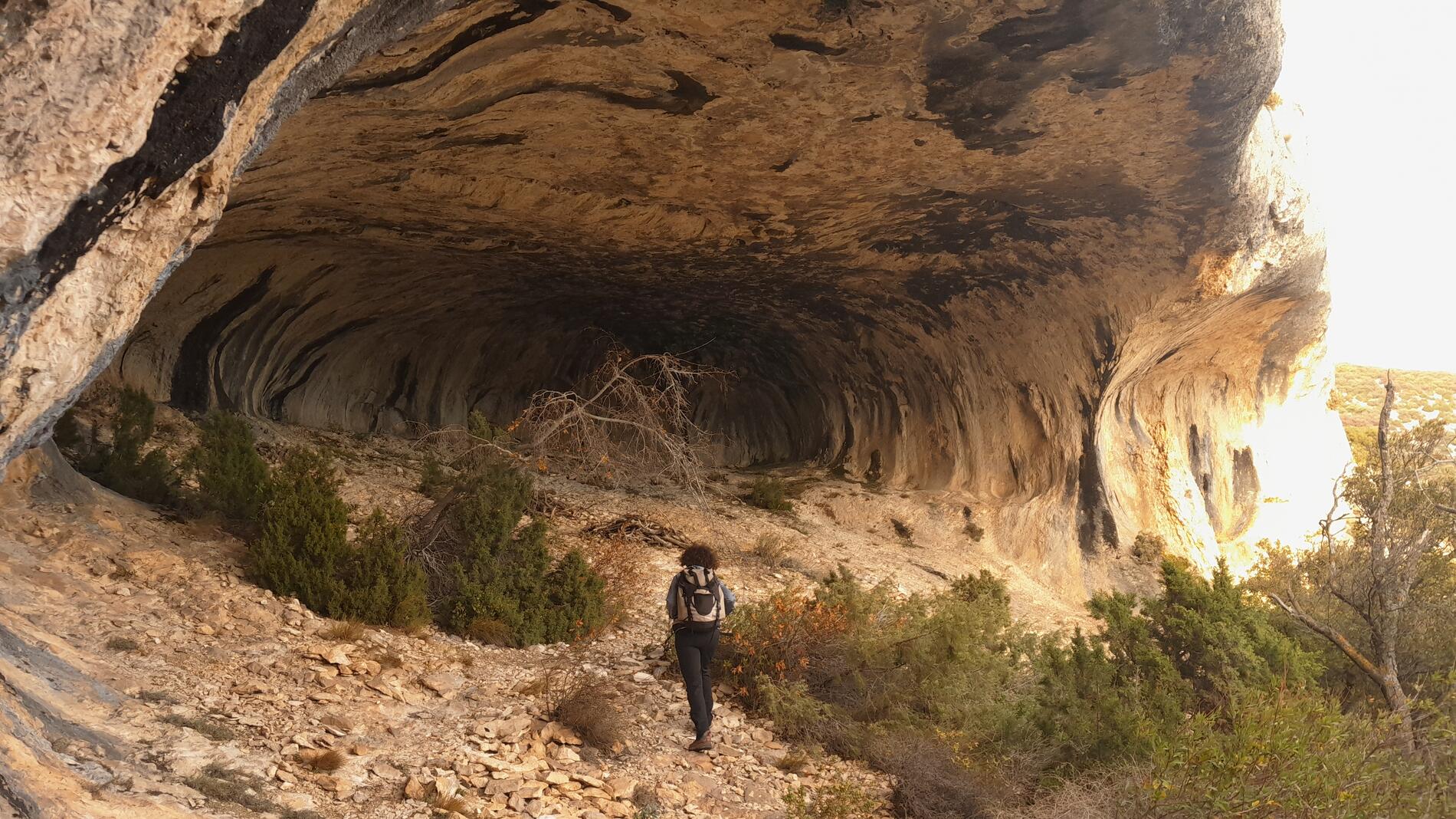 Sortie buissonière " Du Grand Marignon aux Trois Termes, cêtes rocheuses, baumes et panoramas"_Saint-Saturnin-lès-Apt