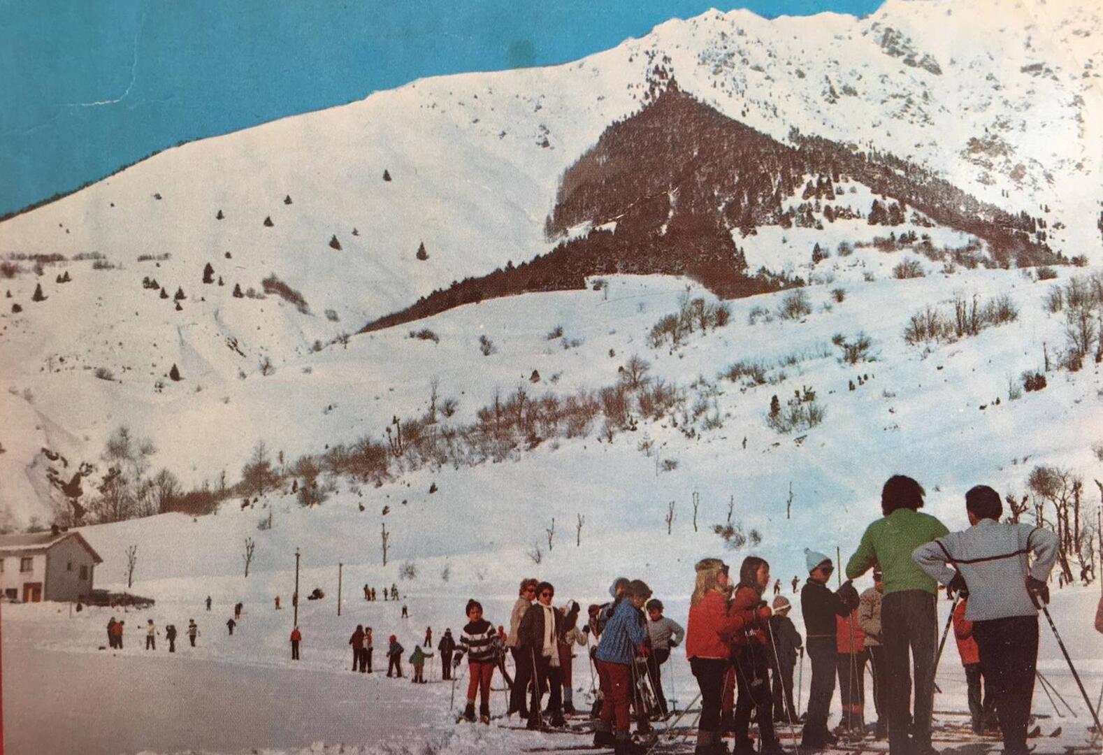 colo_1ere-classe-de-neige-68-avec-roger-pellissier-carte-postale-cq83fvty9ag3