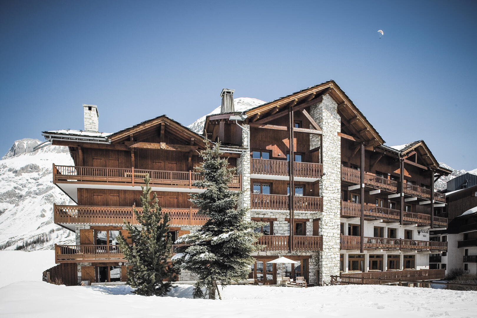 Devanture extérieur hiver - Hôtel Altitude Val d'Isère