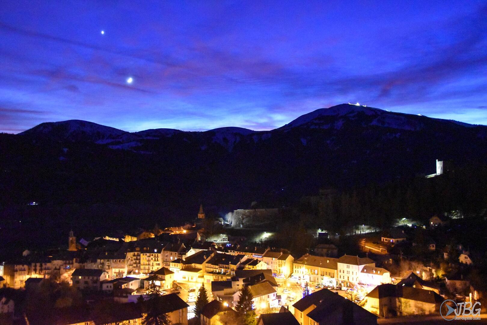 Seyne la nuit