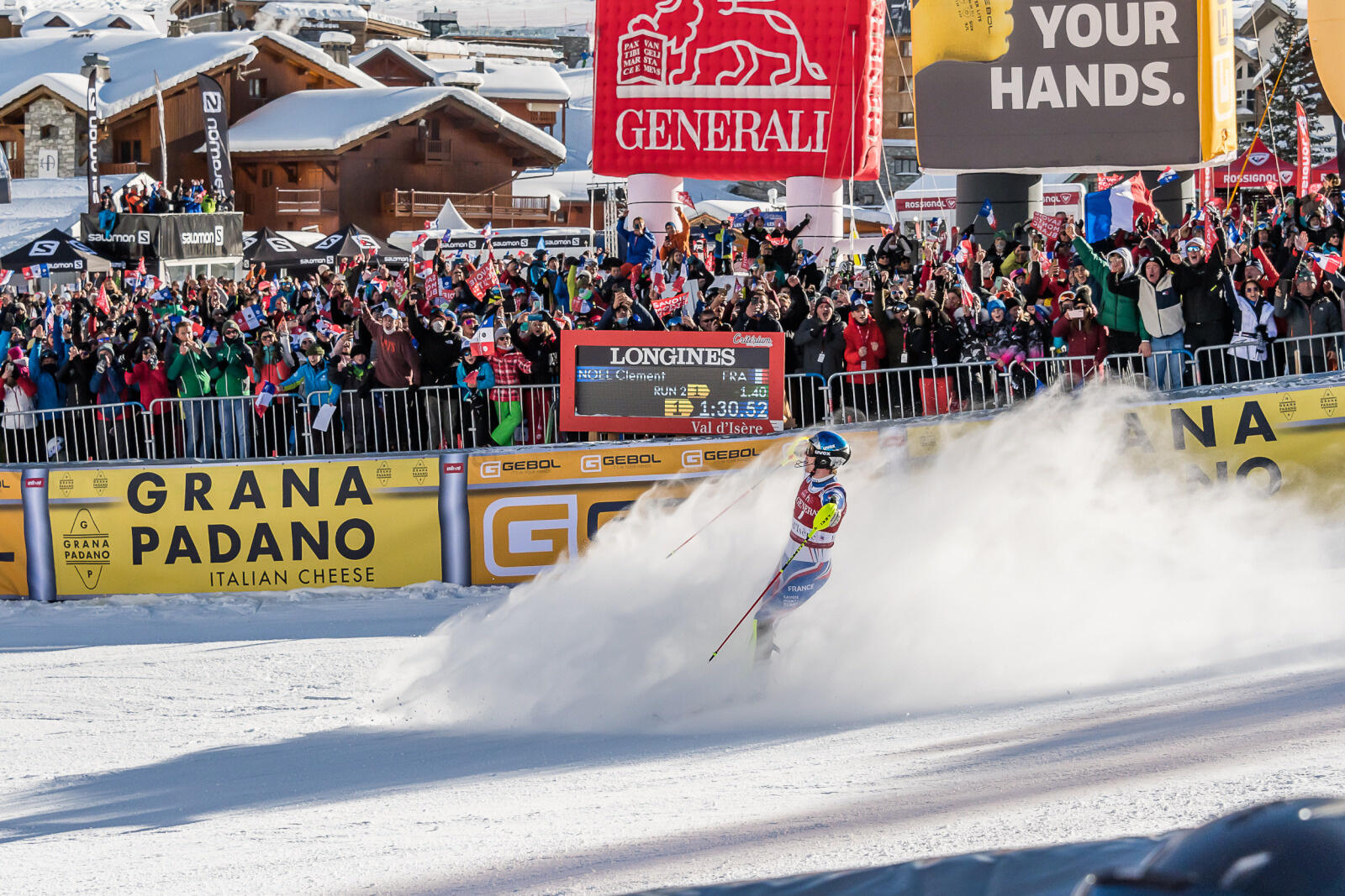 Skieur à l'arrivée du Critérium de la Première Neige à Val d'Isère