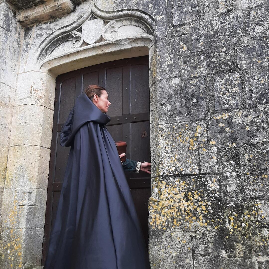 Visite théâtralisée "Dans les pas de l'abbesse Hildegarde de Bingen"_Trizay