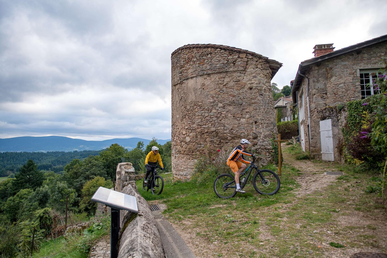 N° 3 - Cervières - Espace VTT-FFC Massif des Bois Noirs_Cervières