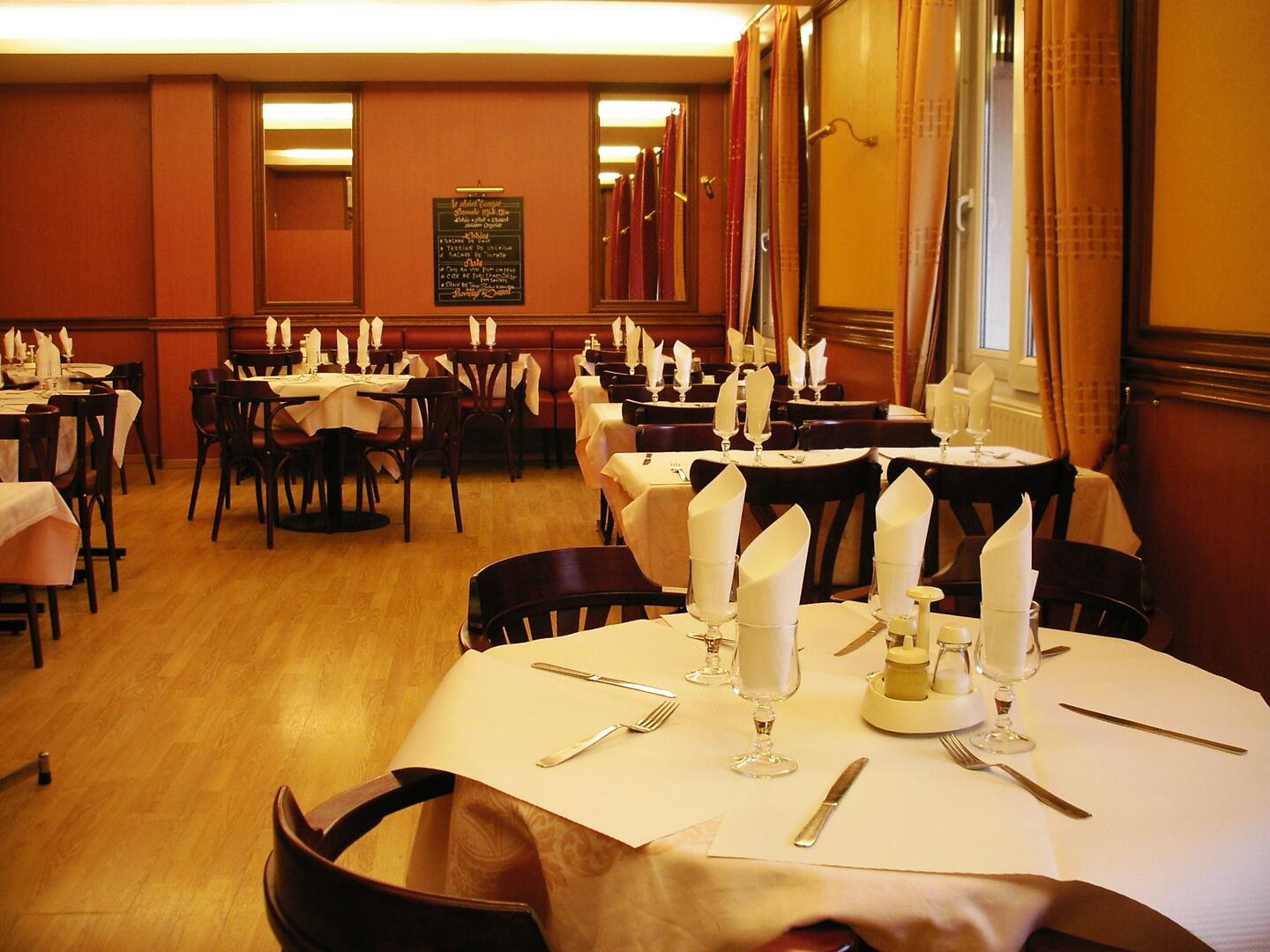 Restaurant Le Saint >Georges Saint-Ouen 93