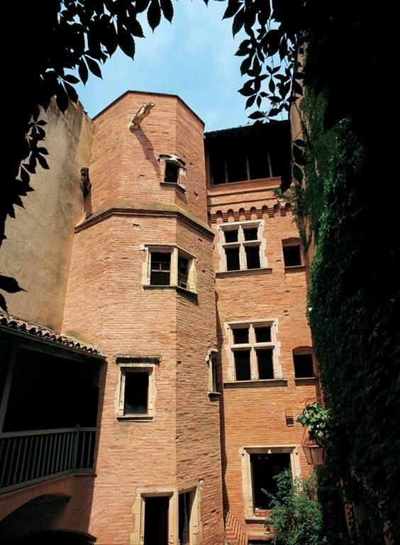 Hôtel au portail retors Montauban