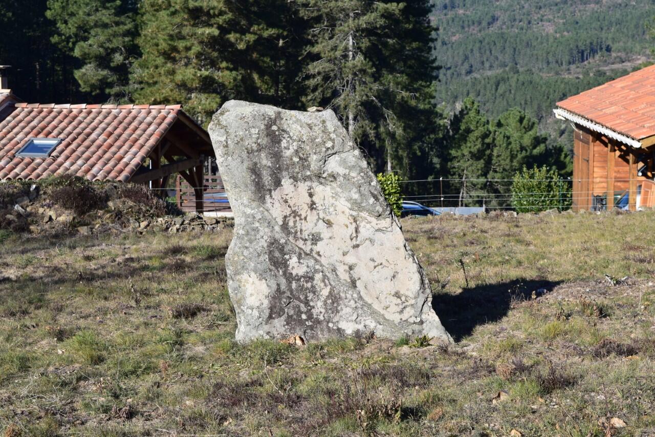 Menhir de Sénéchas