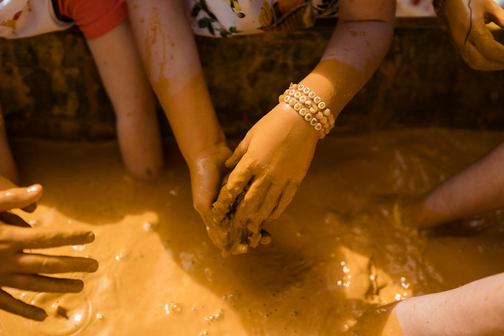 Form ochre to paint workshop_Roussillon