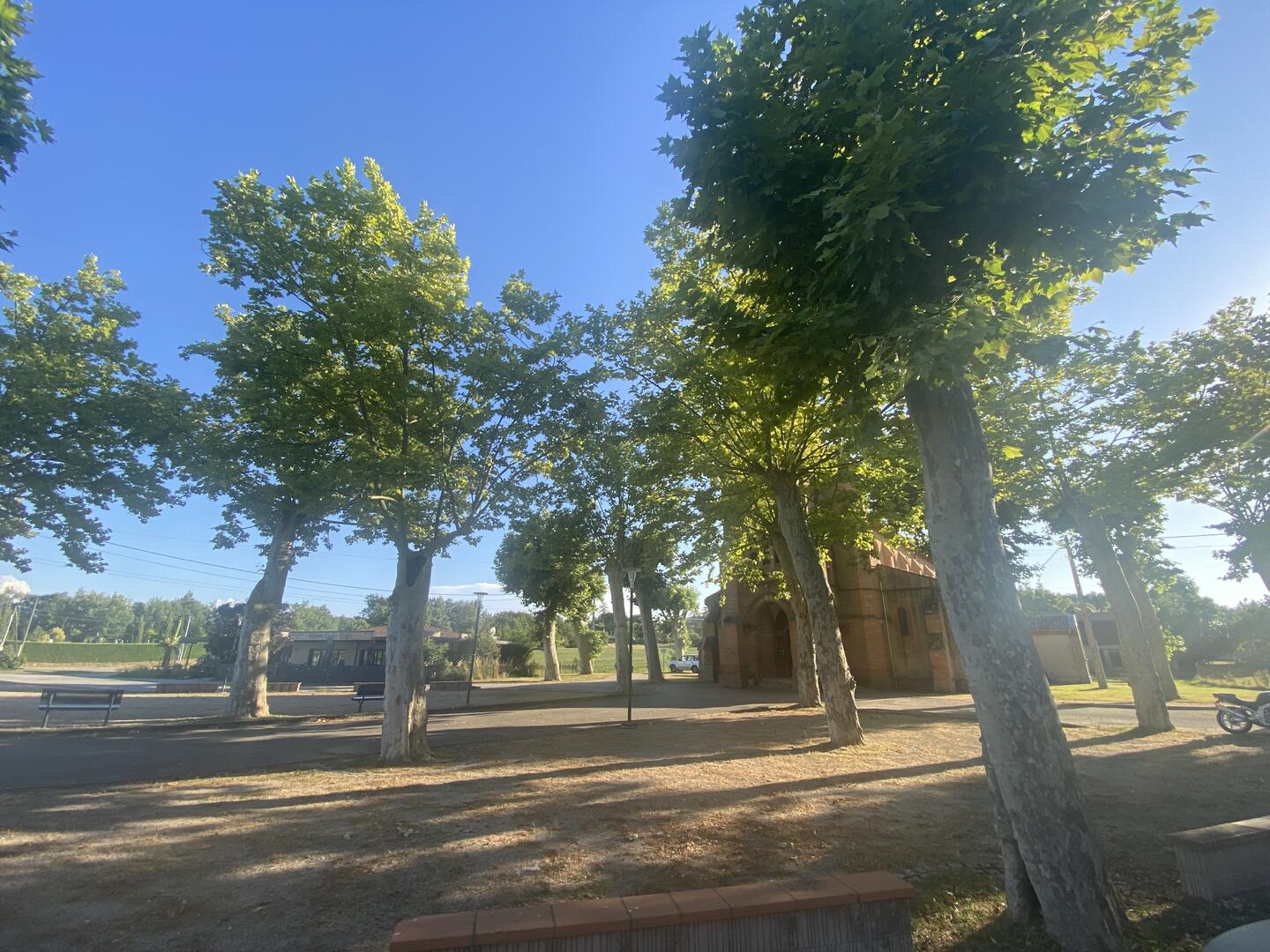 Parking de l'église_Artigat
