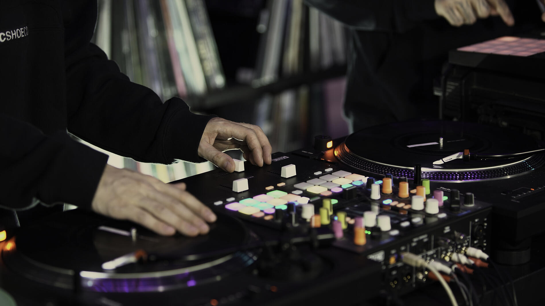 DJ SET au snowpark_Vars