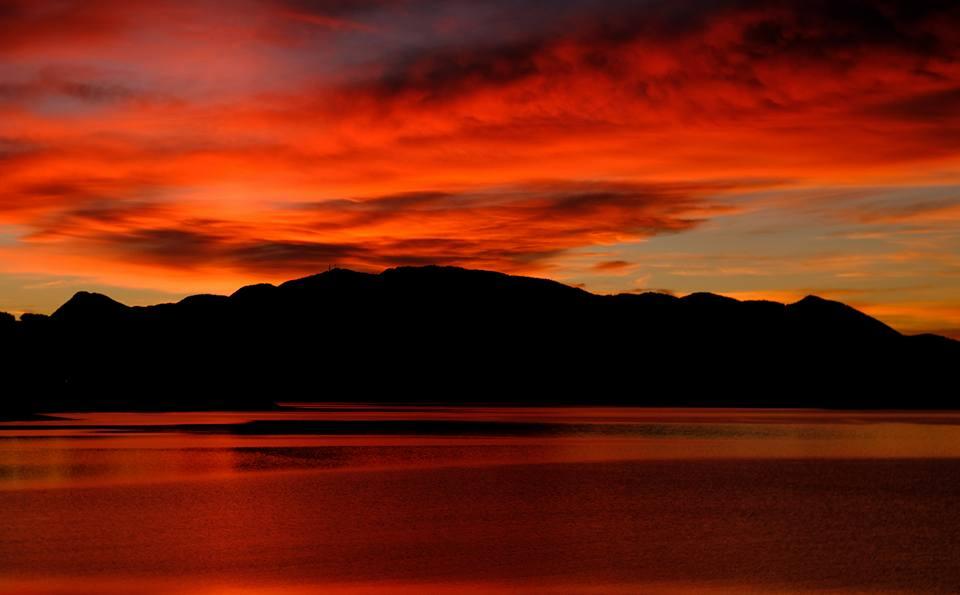 Coucher du soleil sur le lac de Serre Ponçon