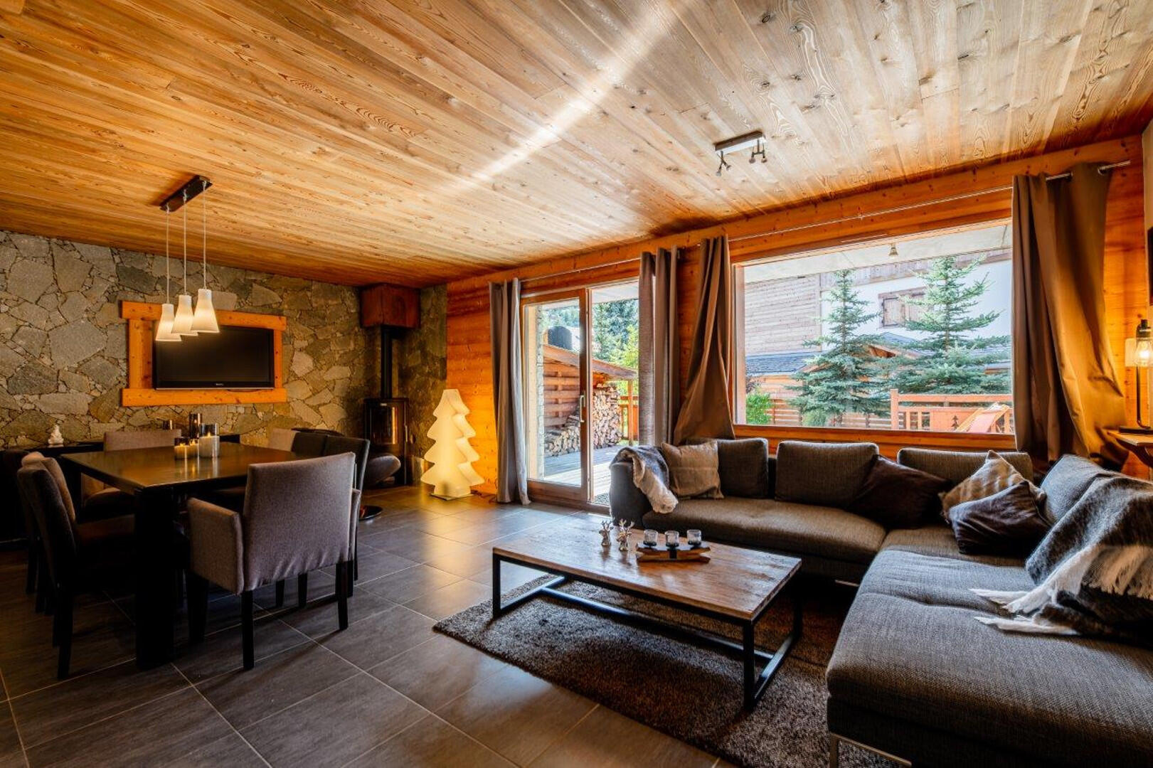 SNOWY CHALET - Appartement 8 personnes (6 adultes + 2 enfants)