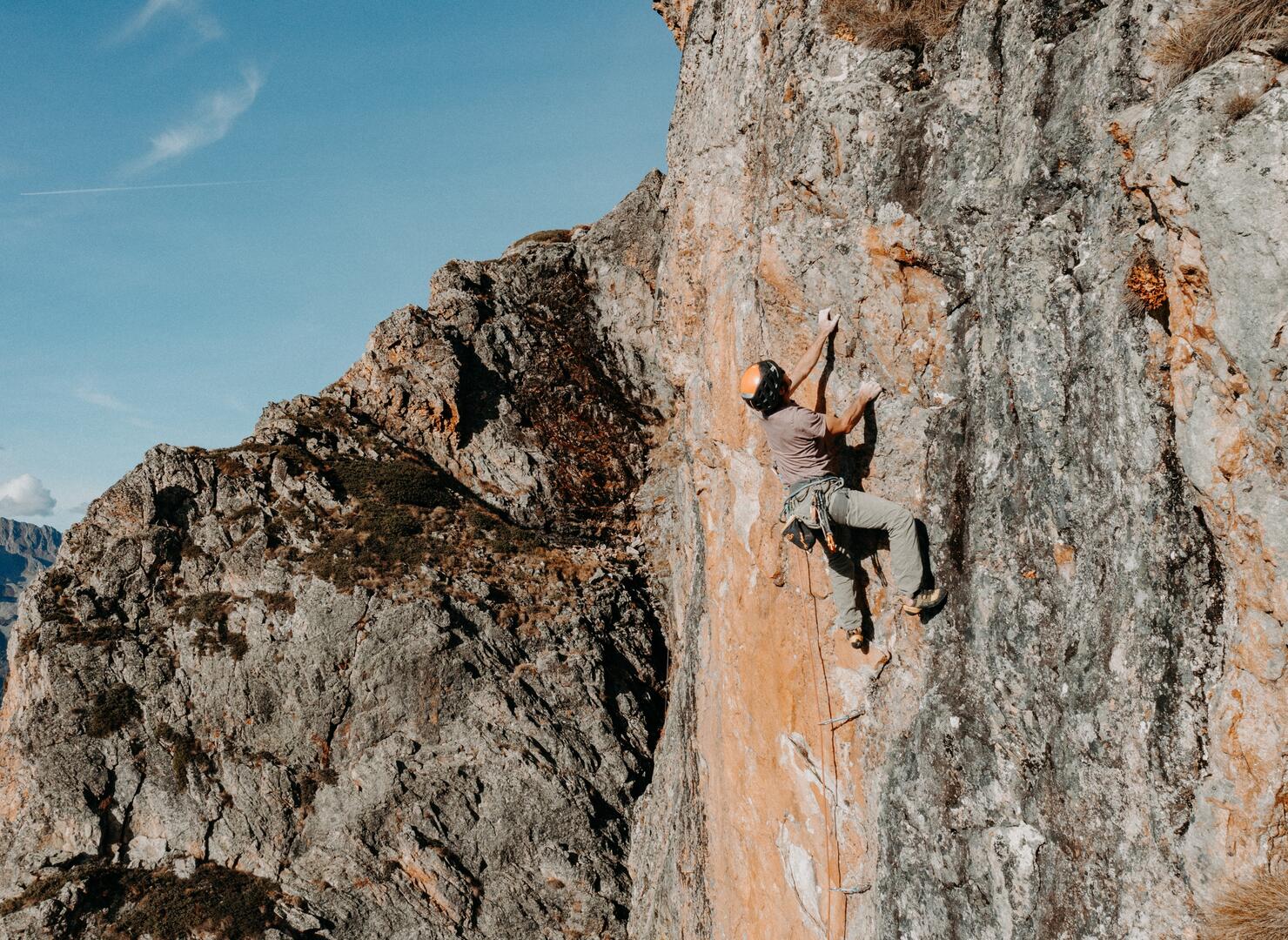 Escalde en falaise au du Refuge de la Fare_Oz-en-Oisans
