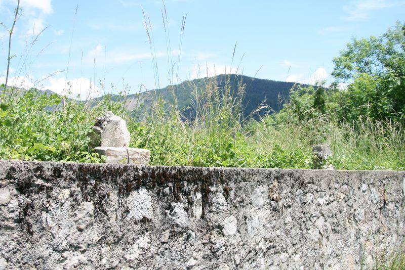 Hameau de Tanaron et le rocher Gassendi_La Robine-sur-Galabre