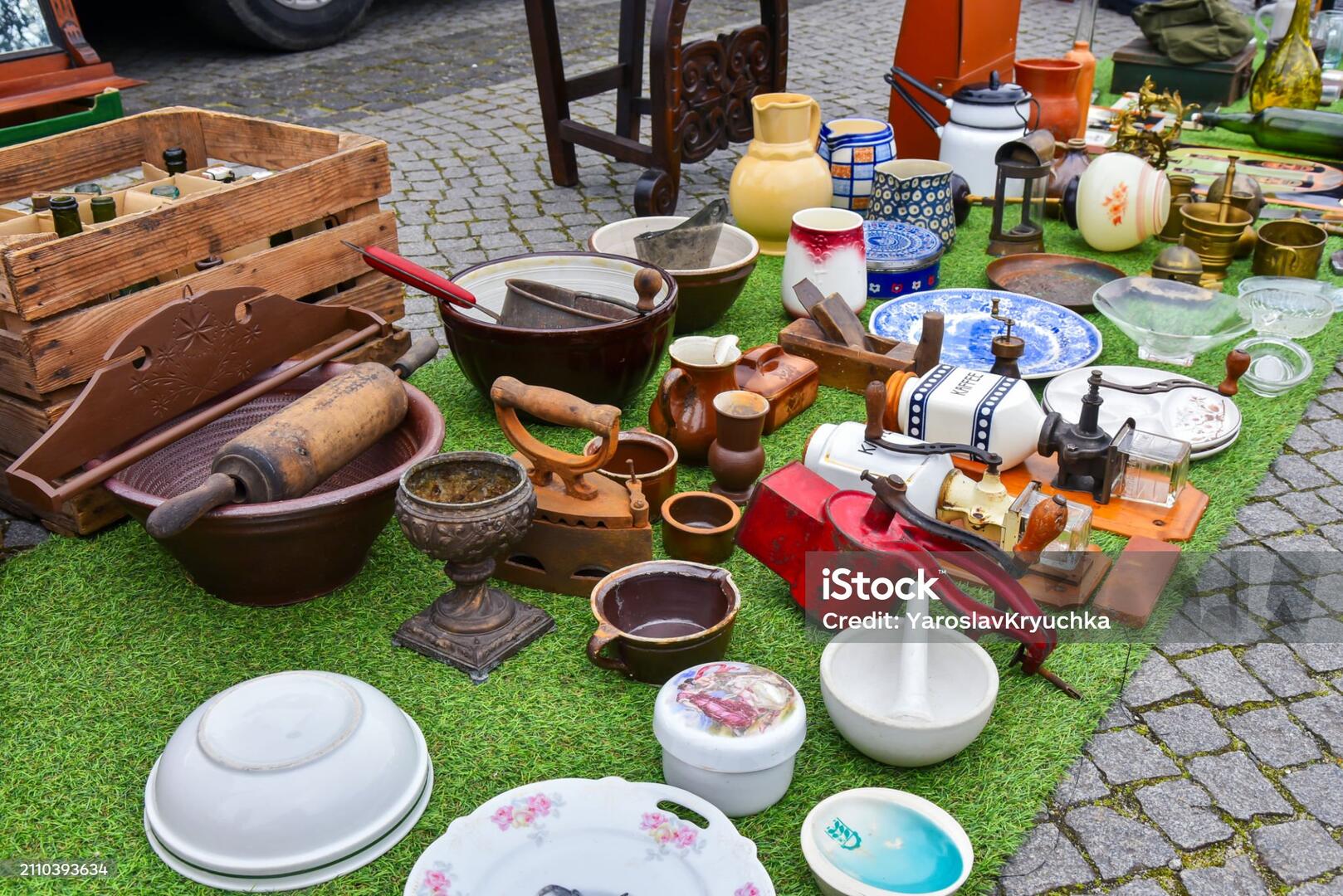 Vide grenier au profit du Secours Catholique_Saint-Véran