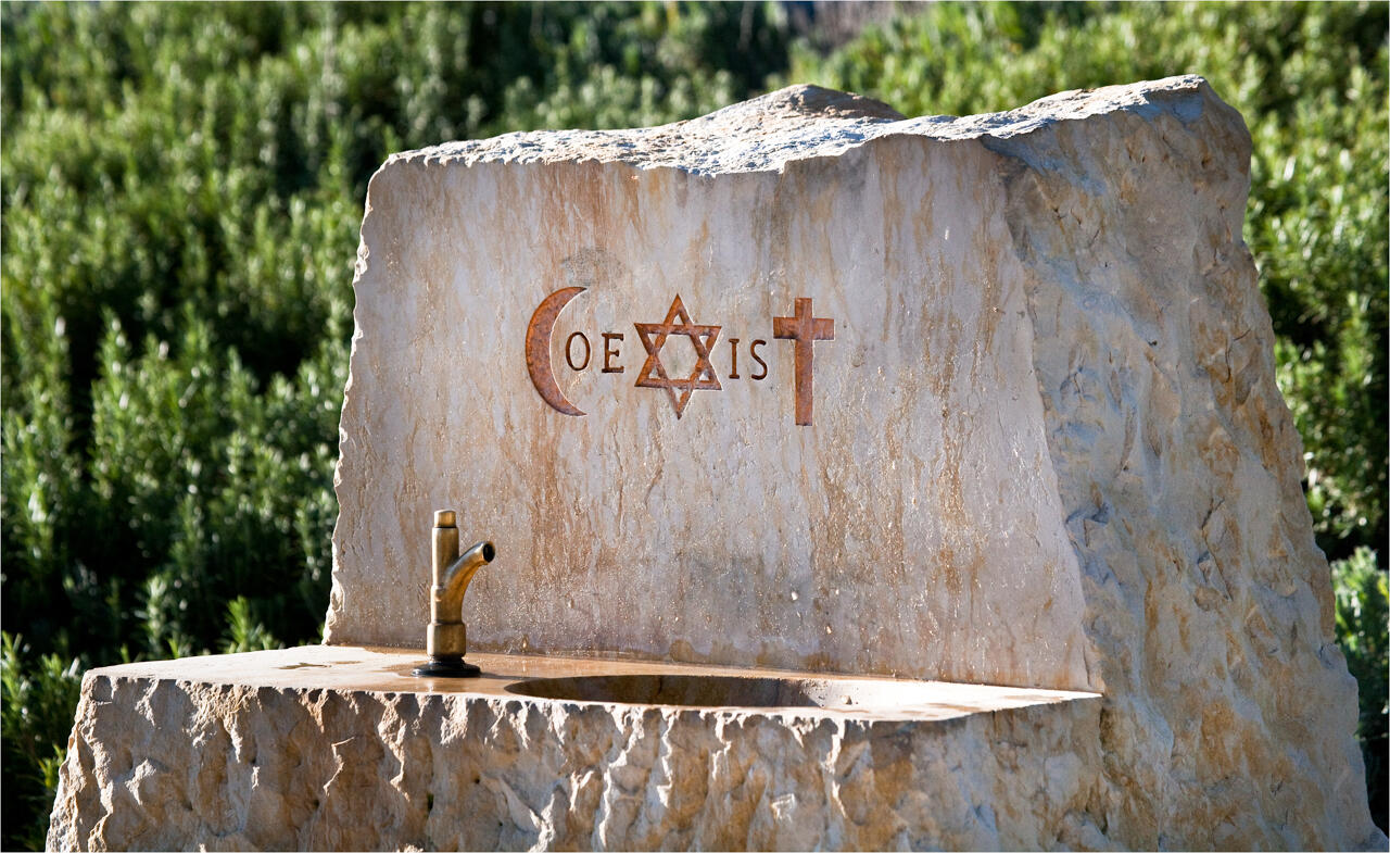 Fontaine COEXIST
