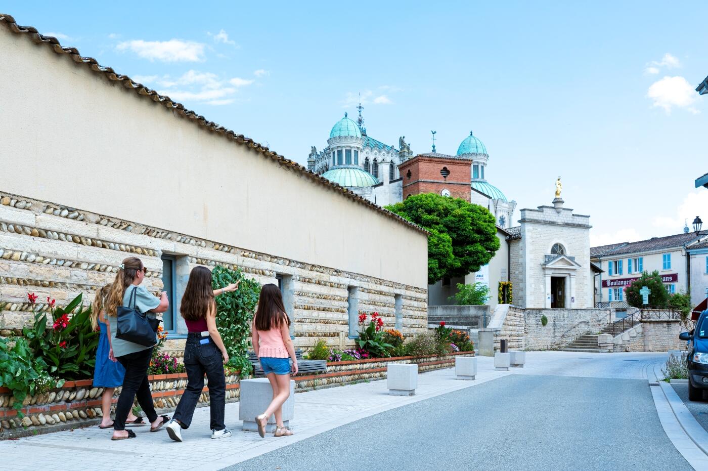 Visite immersive à la découverte d'Ars et du musée de cire_Ars-sur-Formans