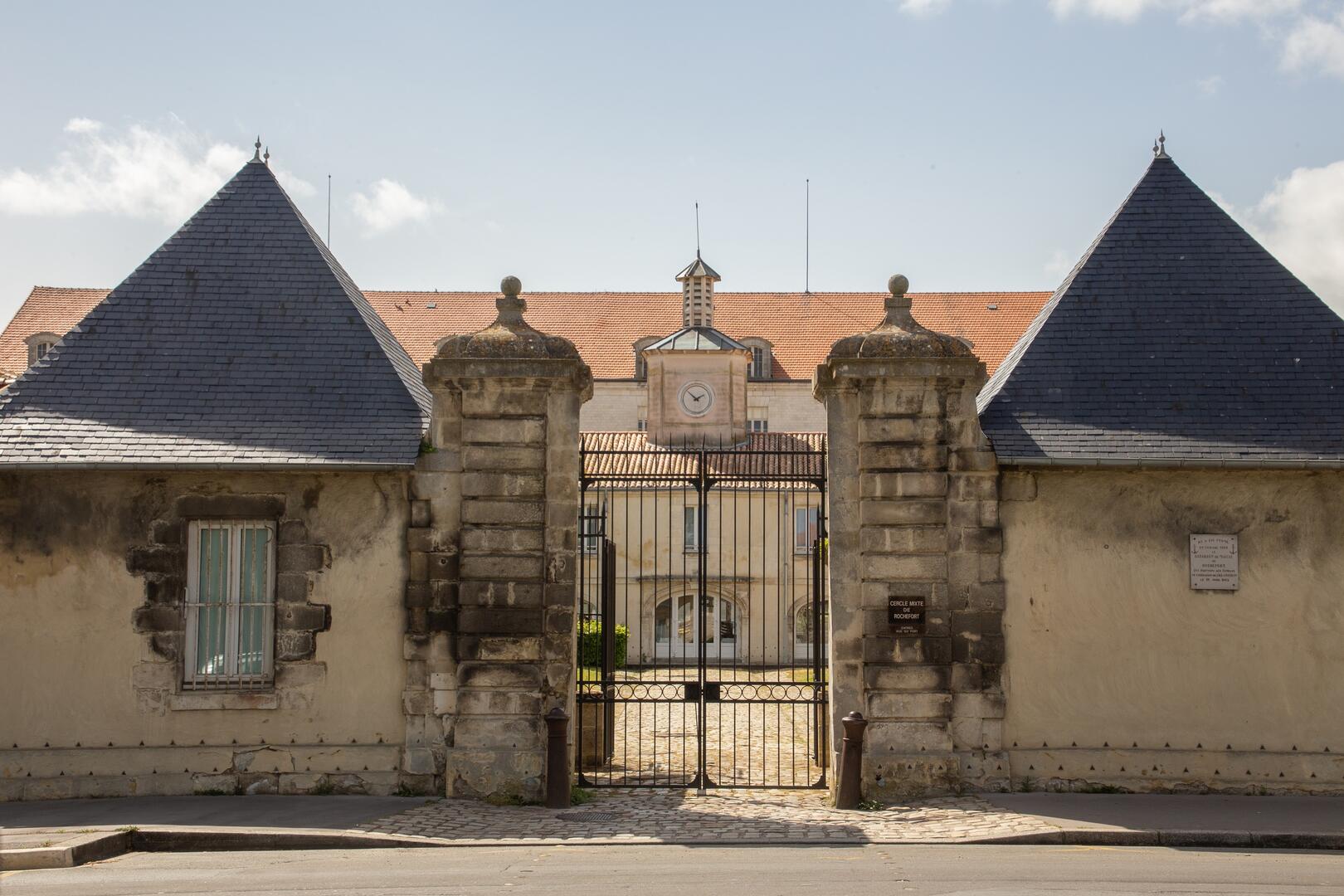 Visite : marins et filles du port_Rochefort