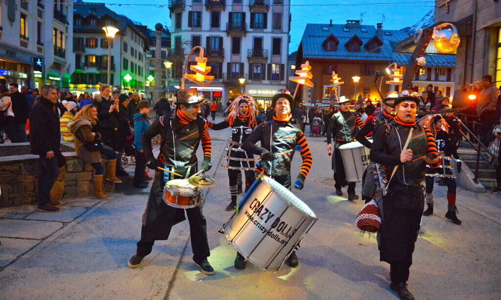 Parade musicale et déambulation des Crinolines_Vars