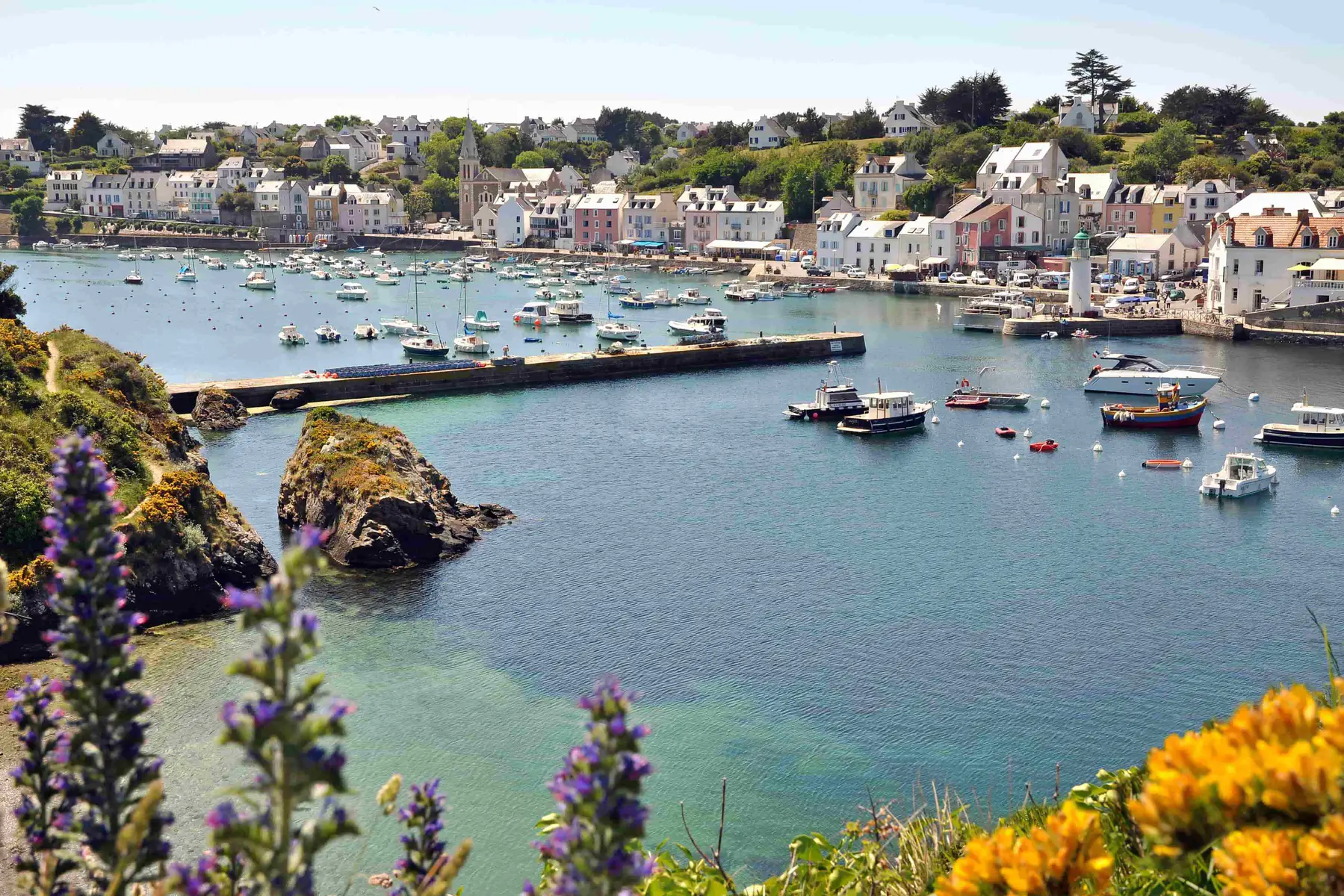 589167_bretagne_sud_-_golfe_du_morbihan_-_belle_ile_-_incontournables_-sauzon_au_mois_de_mai_-_loup_samzun