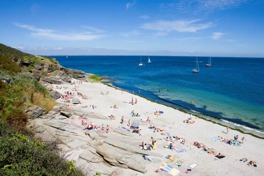 Plage-des-sables-rouges-Groix-Lorient-Morbihan-Bretagne-Sud