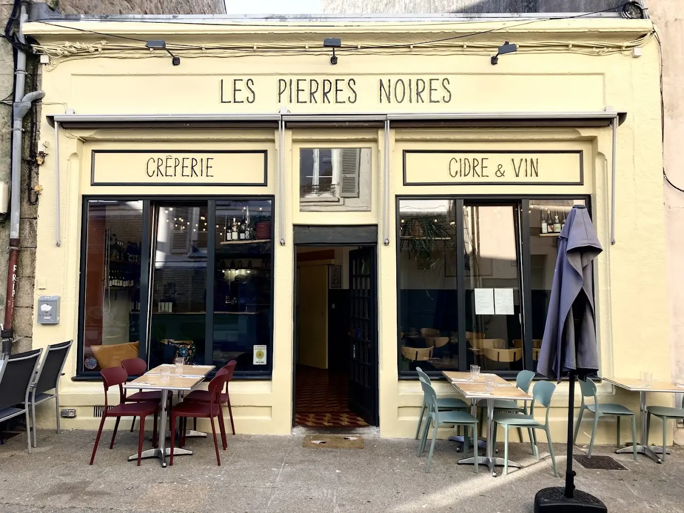 Les Pierres Noires