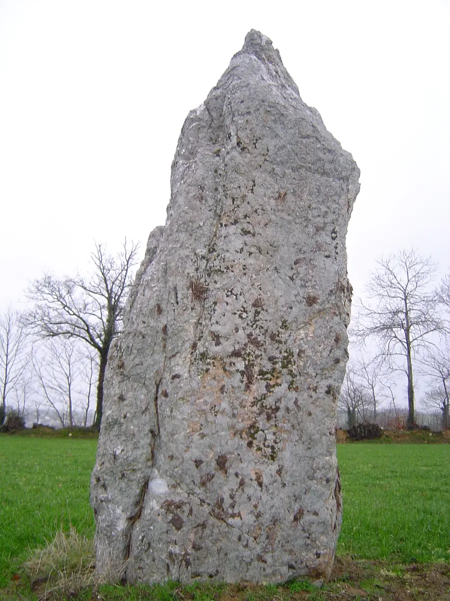 Menhir de la Pierre Blanche Pocé-les-Bois