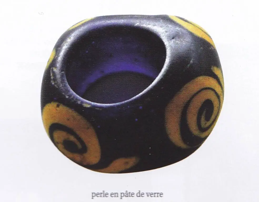 Perle en pâte de verre 150 av. JC