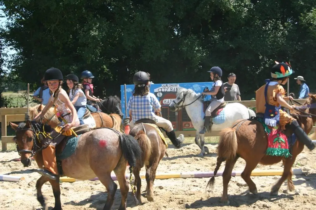 kerguelen-equitation-larmor-plage-Groix-Lorient-morbihan-bretagne-sud