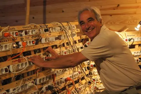 223963_381612485230177_527378156_n