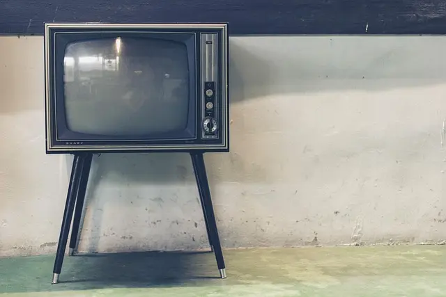 tv-1844964_640