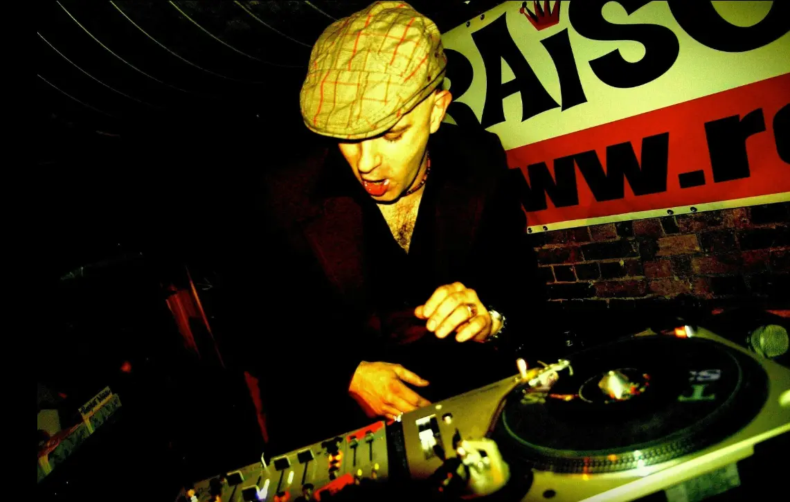 DJ