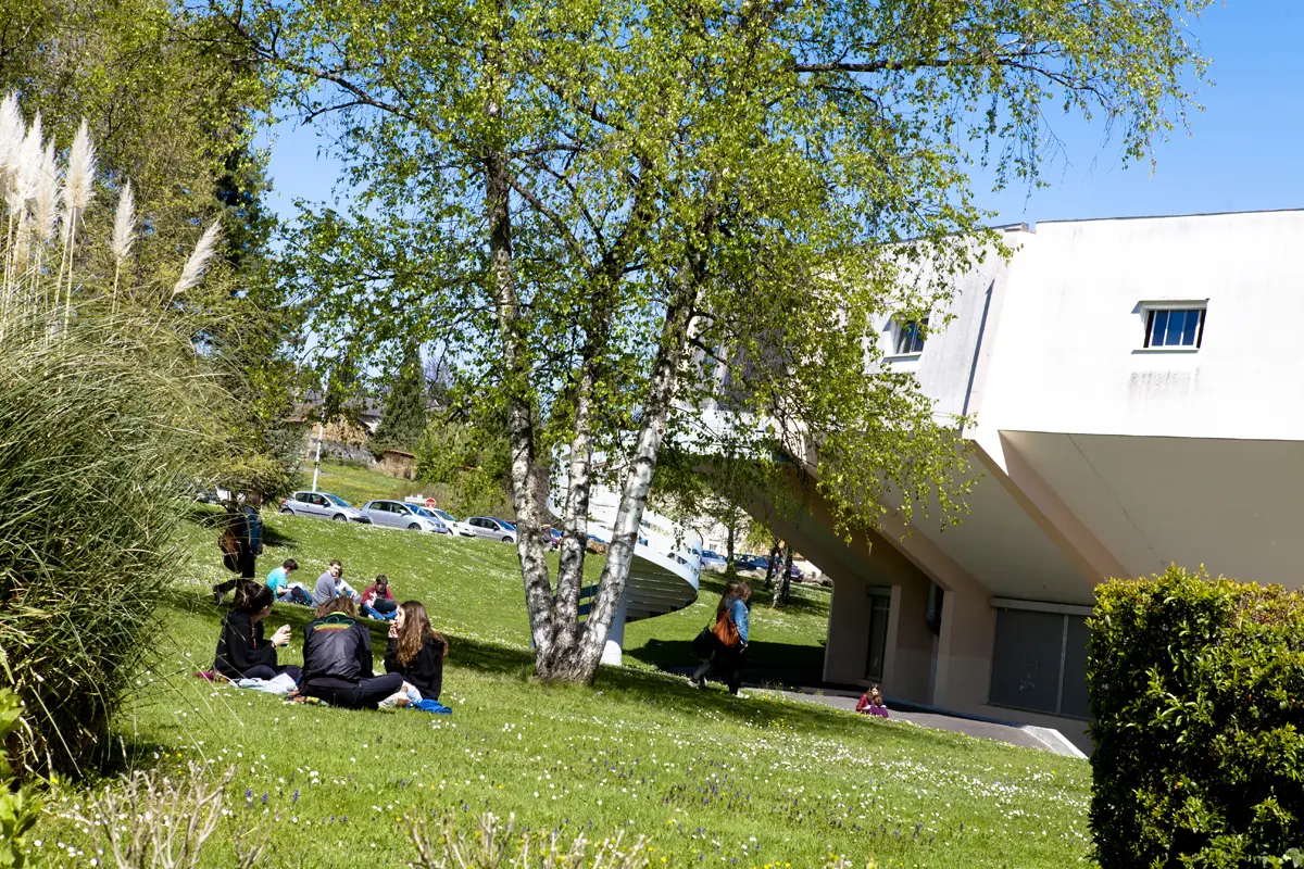 FLSH-exterieur-amphi-1