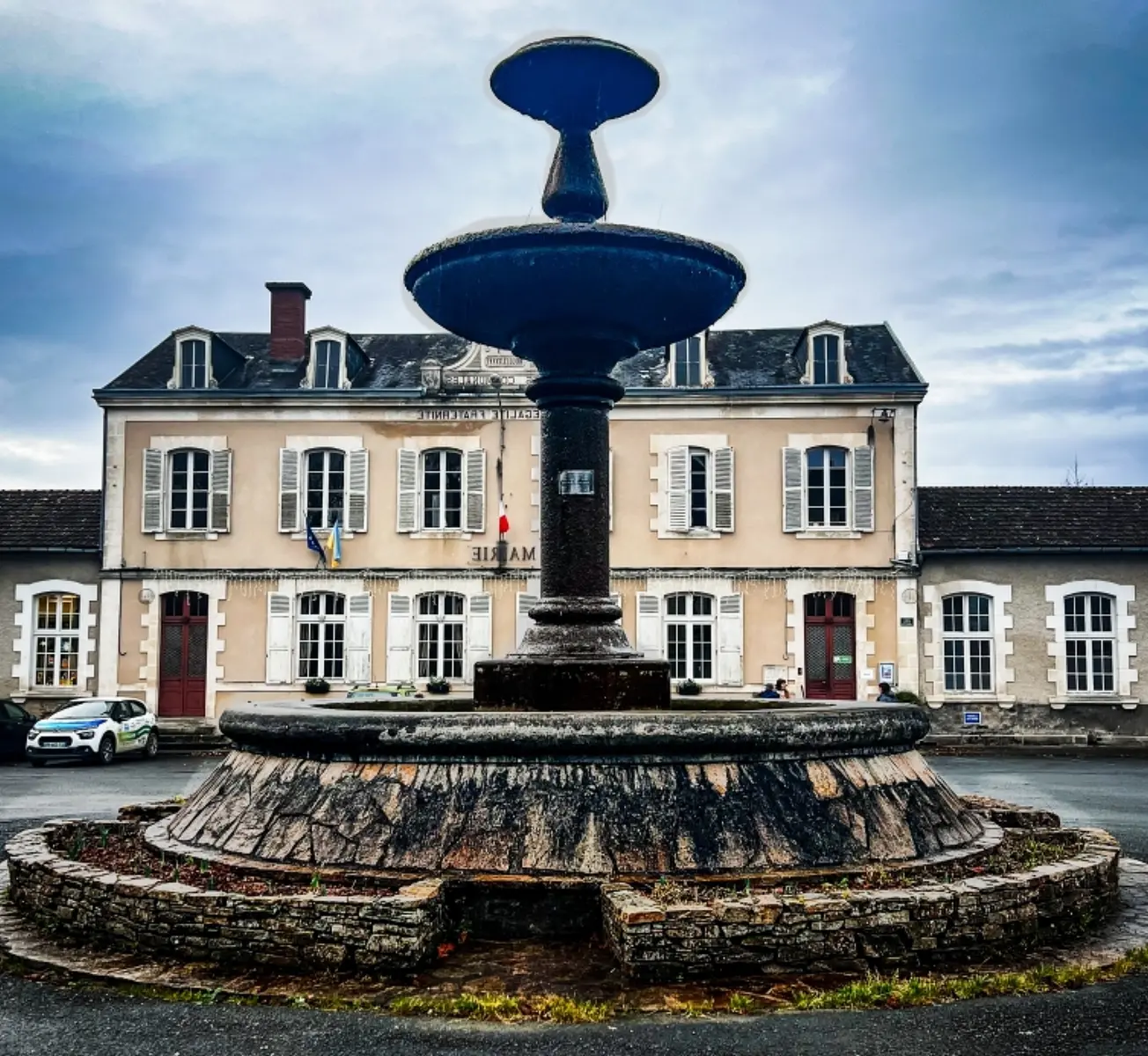 La fontaine Mairie de Coussac Bonneval