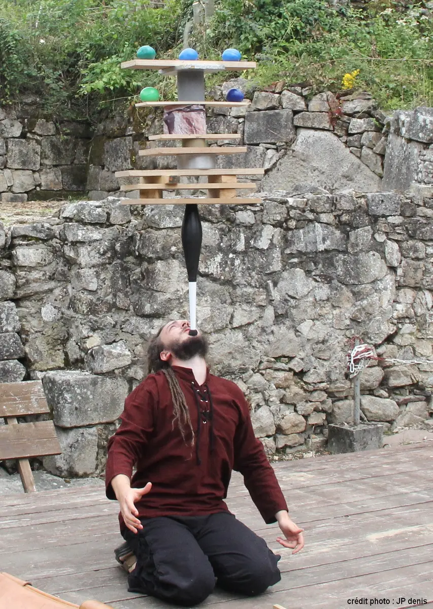 Jongleur bâtisseur