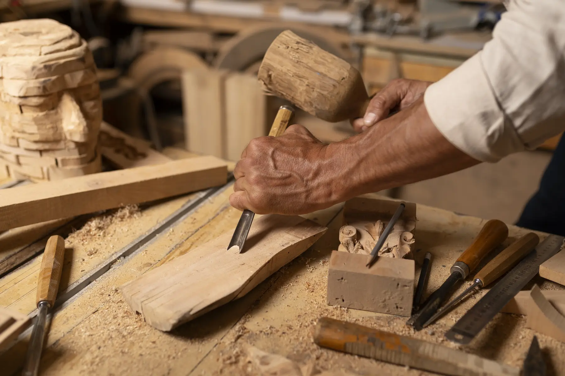 artisan-doing-woodcutting