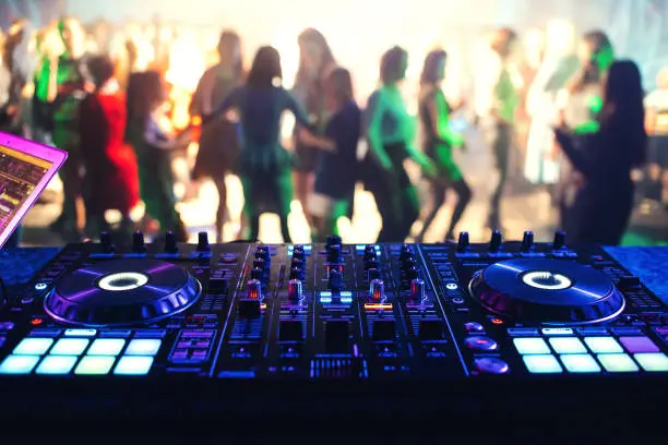 istockphoto-DJ musique