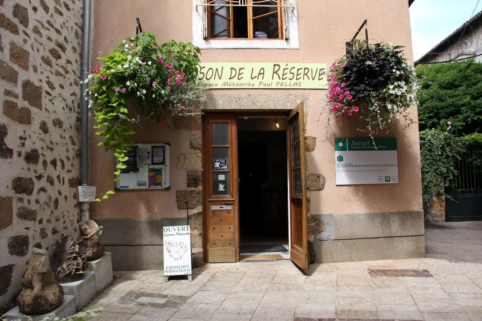 maison de la réserve météorite Rochechouart