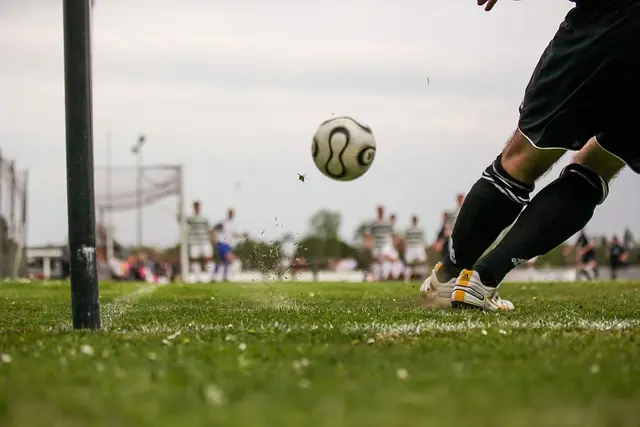 soccer-1678992_640
