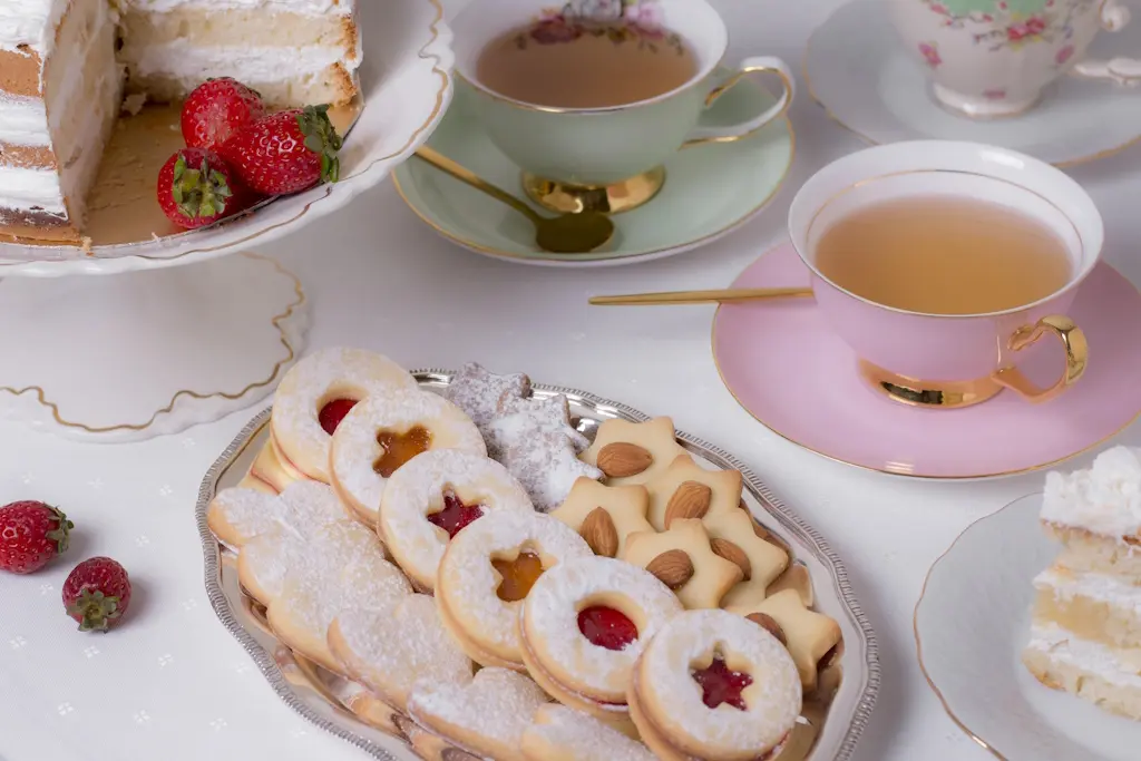 sophisticated-arrangement-tea-party-elements