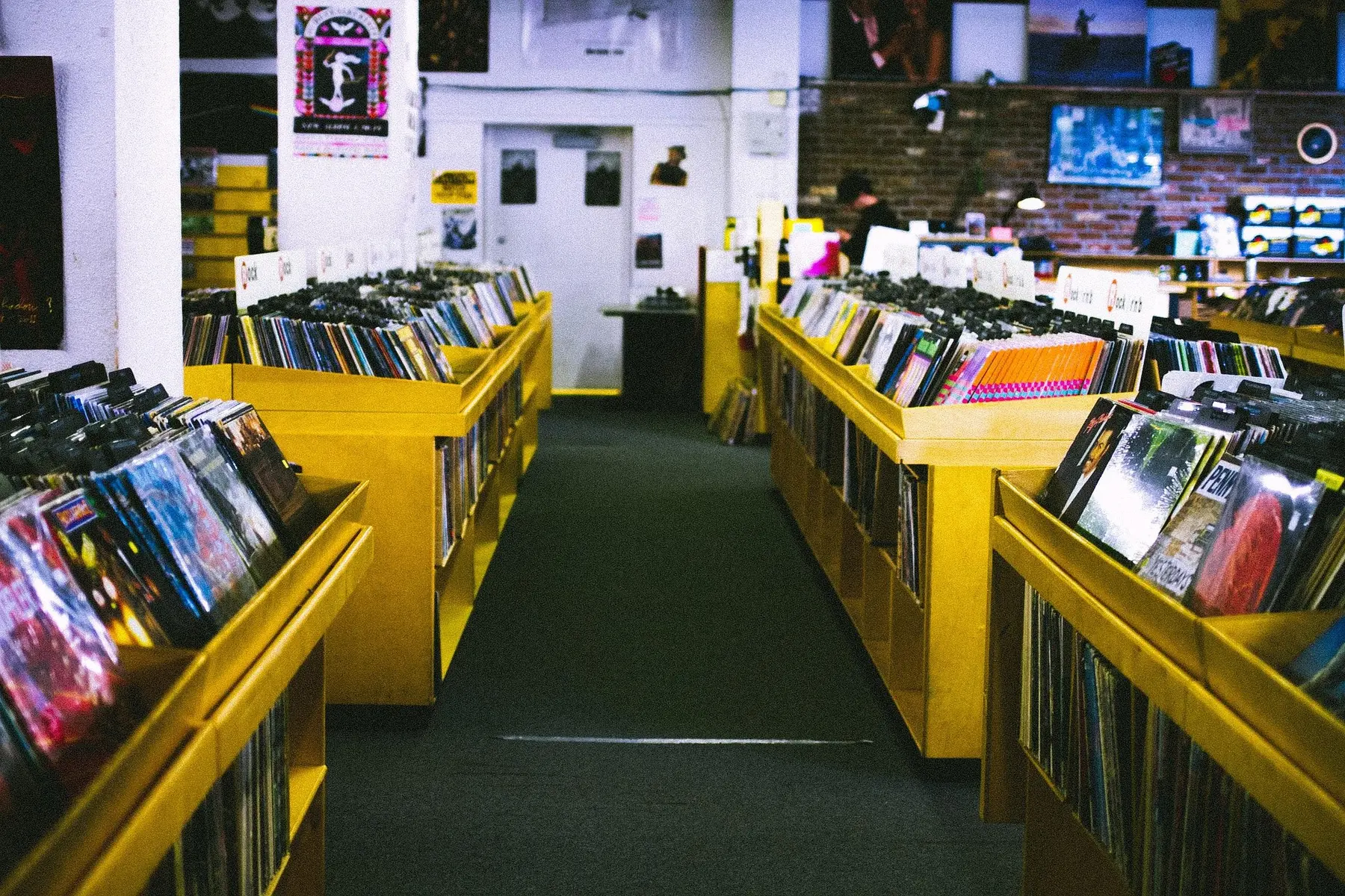 stocksnap-record-store-925553_1920