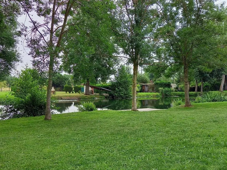 Aire-camping-car les Roches l'Evêque