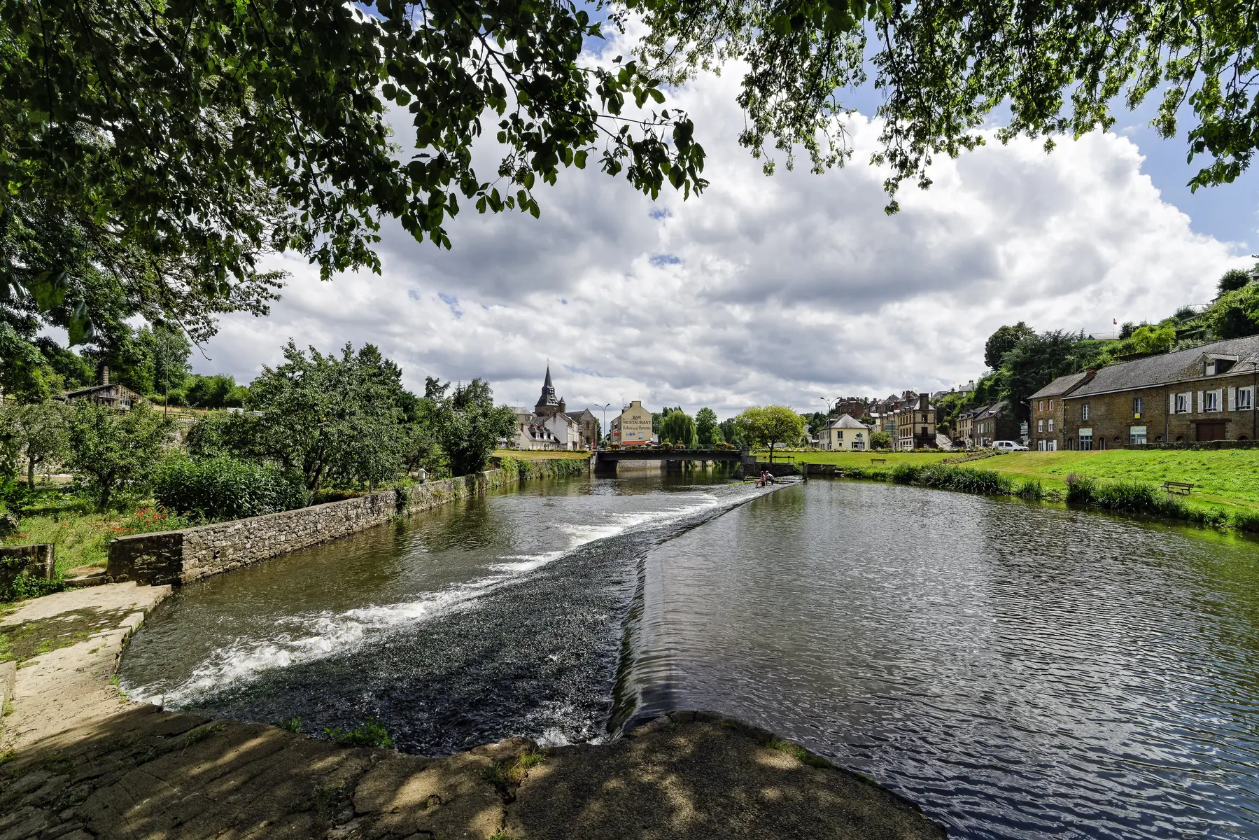 Aire de pique nique sur la varenne ambrieres-les-vallees
