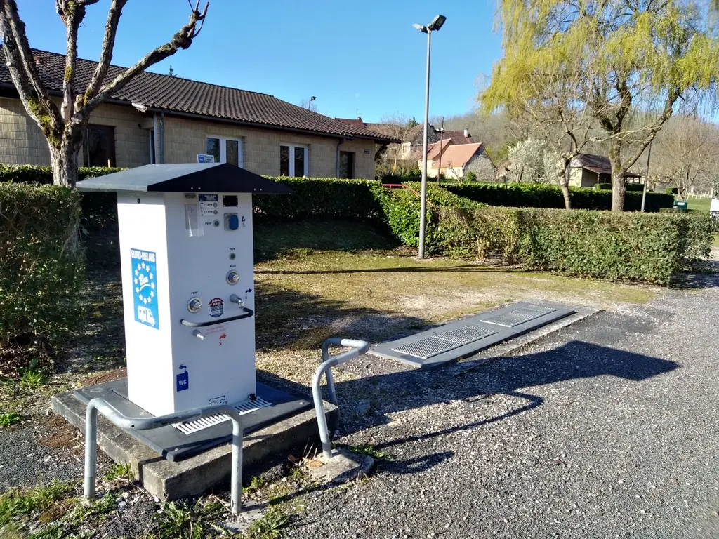 Borne camping car Dégagnac