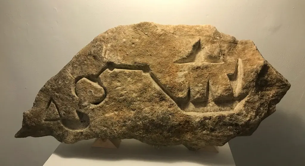 Pierre sculptée par Jean-Marie Massou