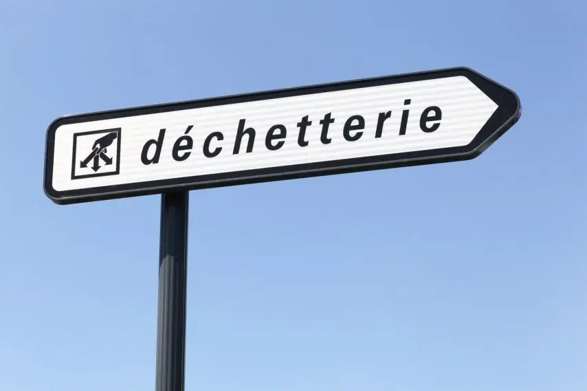 dechetterie-panneau-illustration-adobe-stock-854x569