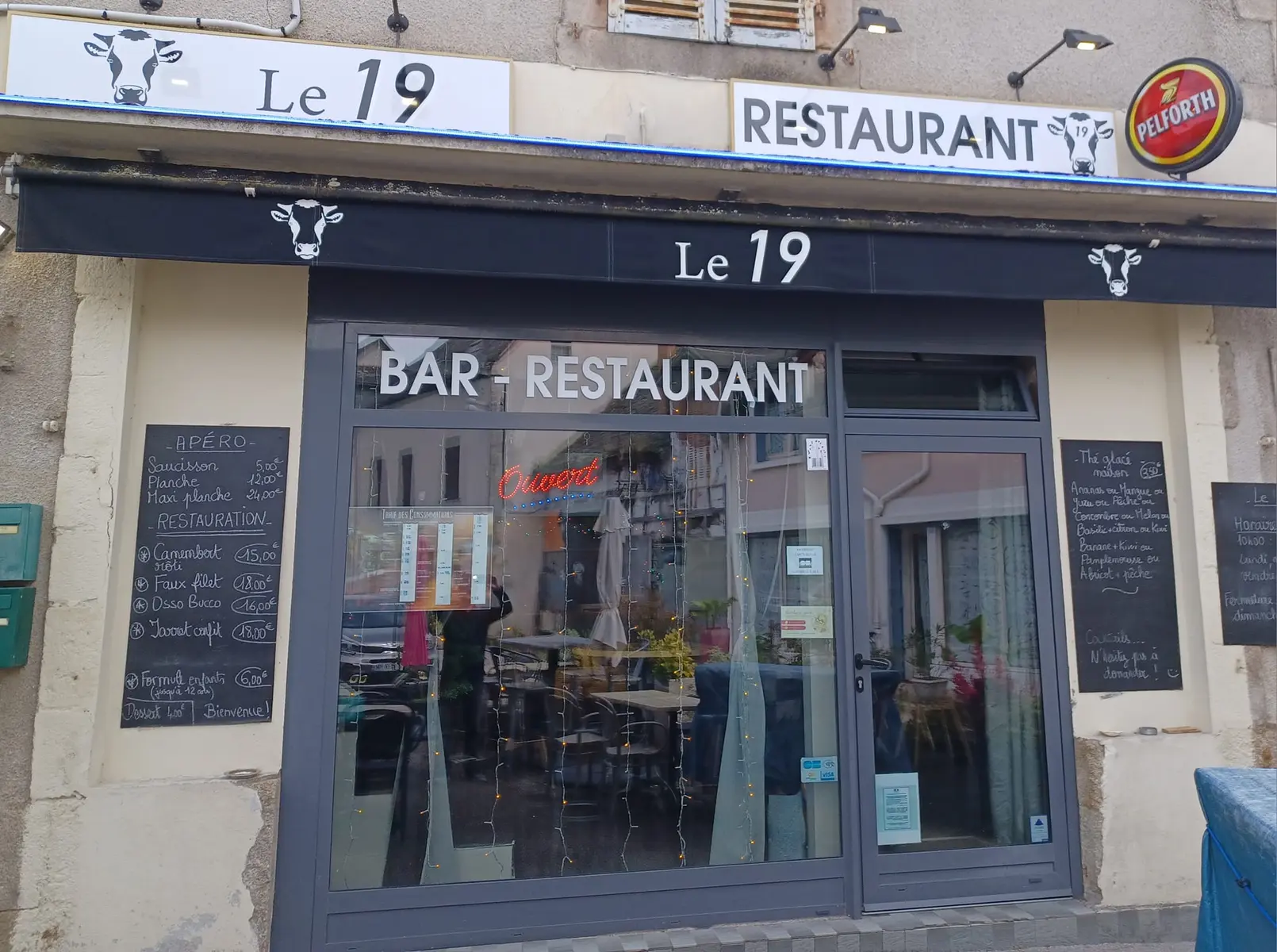 le 19 devanture