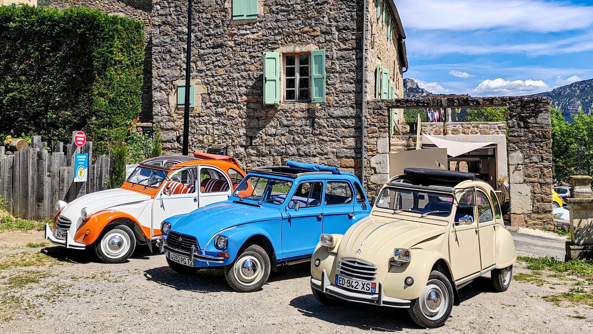 Escapade inoubliable au coeur des Gorges du Tarn a bord de le veritable 2cv .