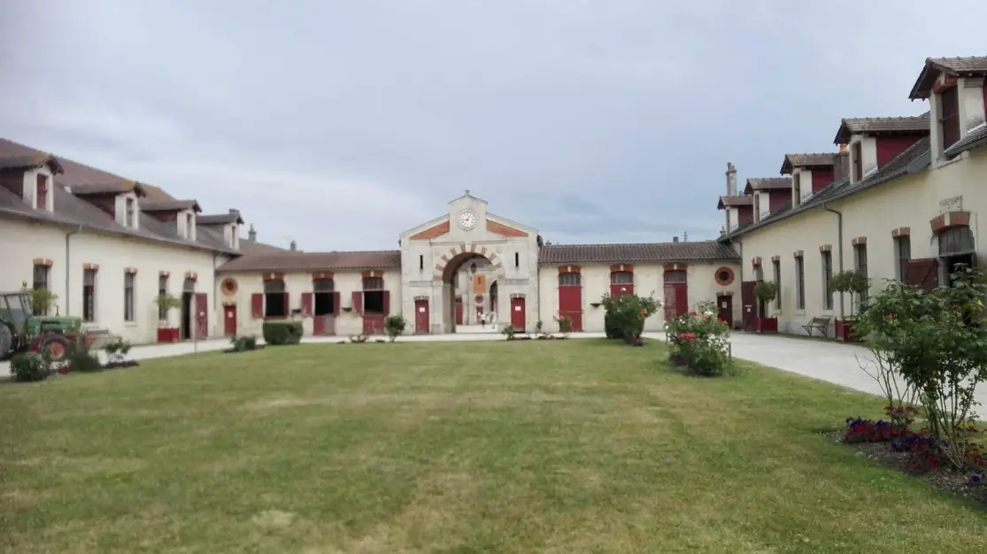 Cour d'honneur - 1-Lac du Der
