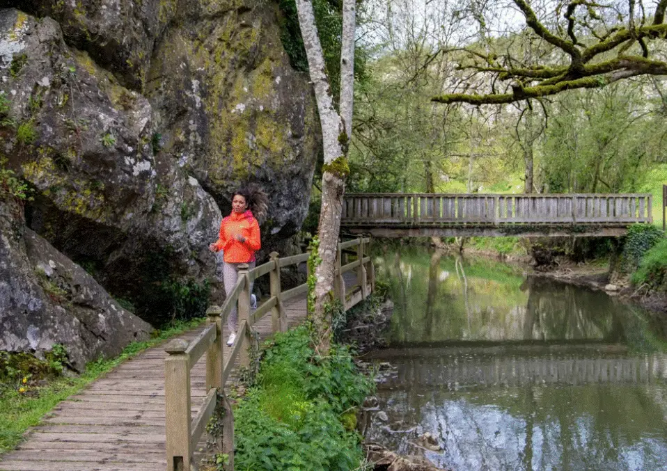 trail pont vallée des grottes de saulges