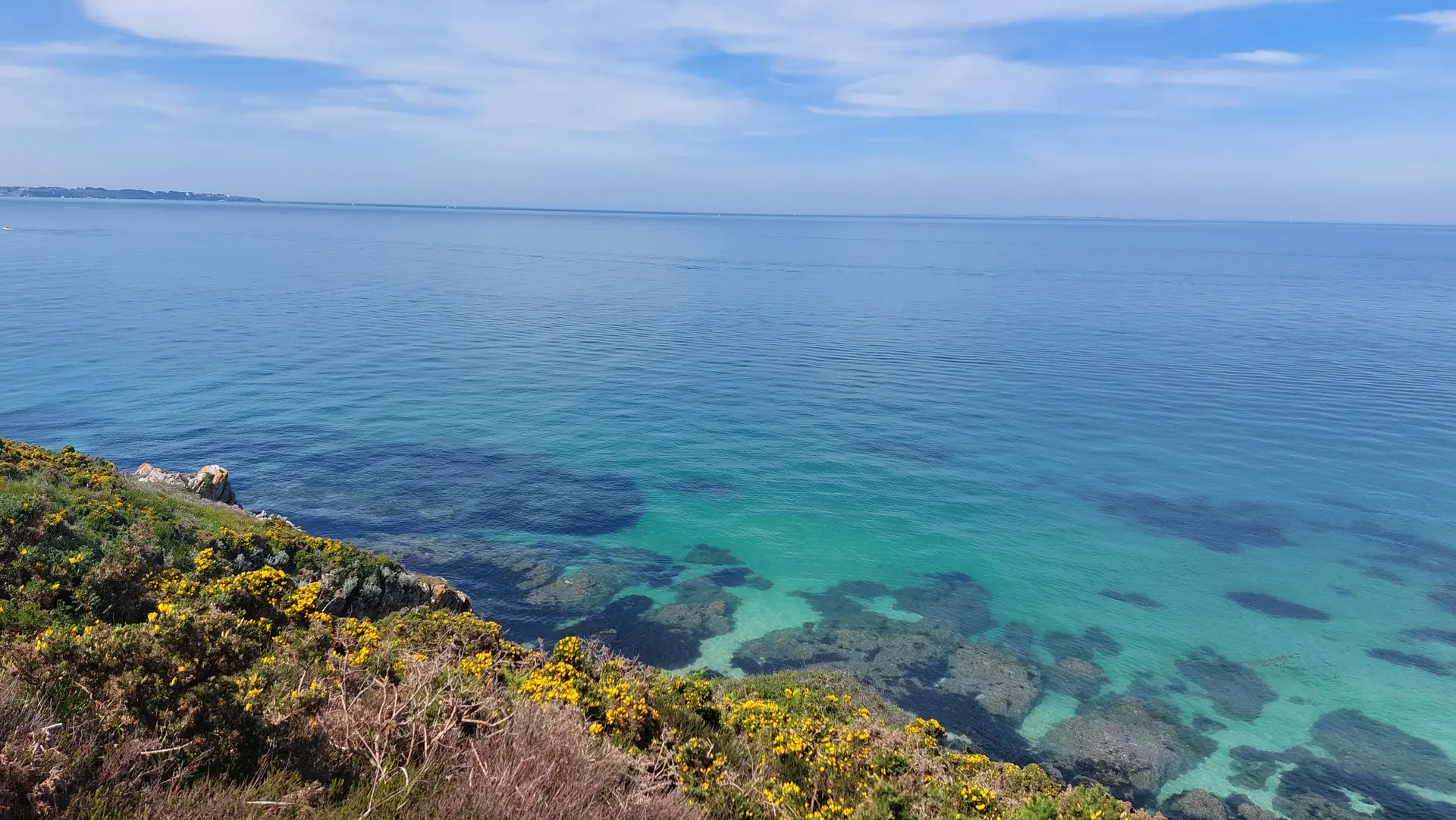 845692_eau_turquoise_le_long_du_sentier_-_maiwenn_lucas_-_2024-2029